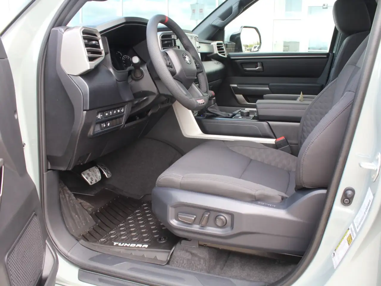 Toyota Tundra снимка Toyota Tundra