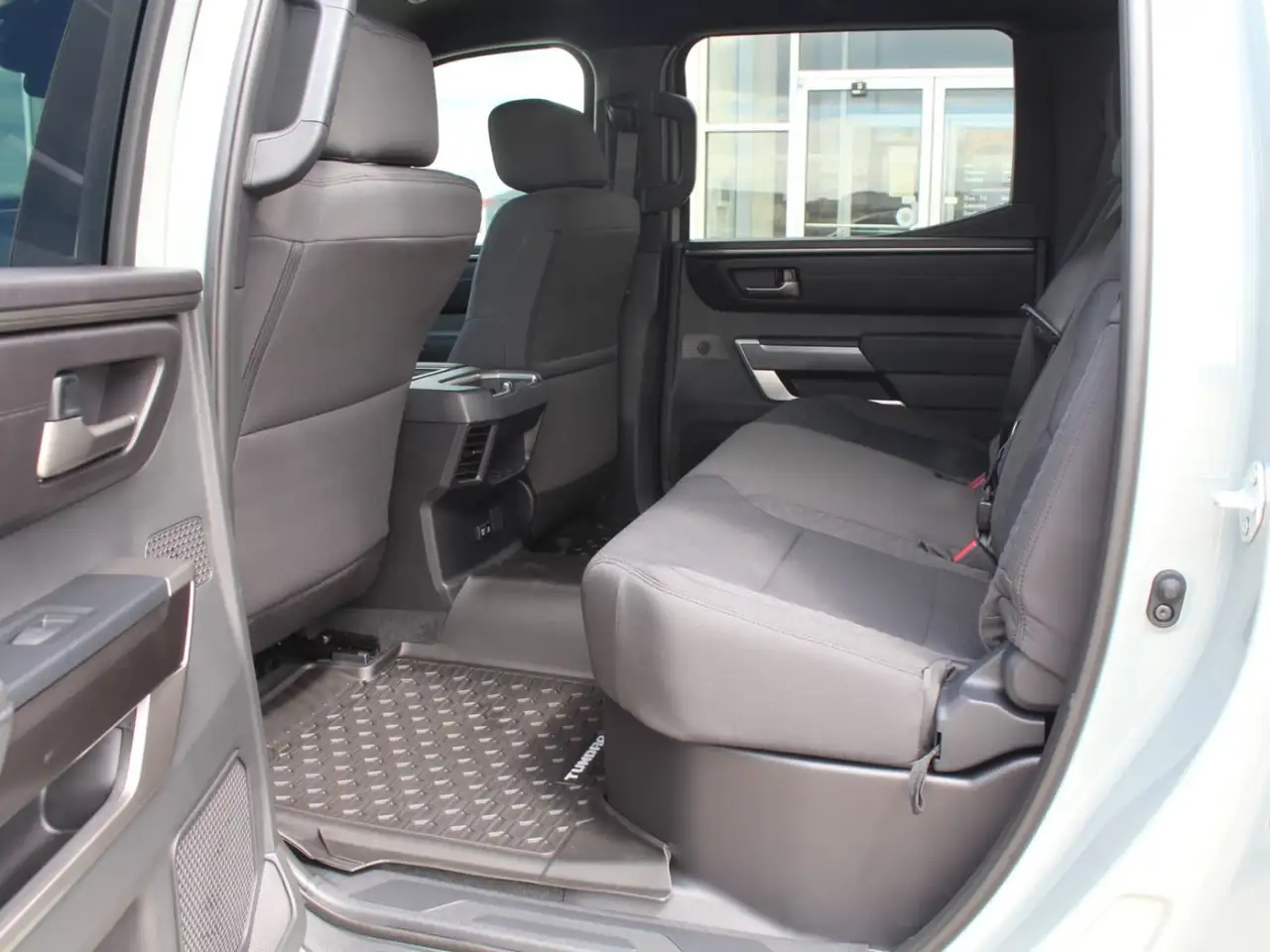 Toyota Tundra снимка Toyota Tundra