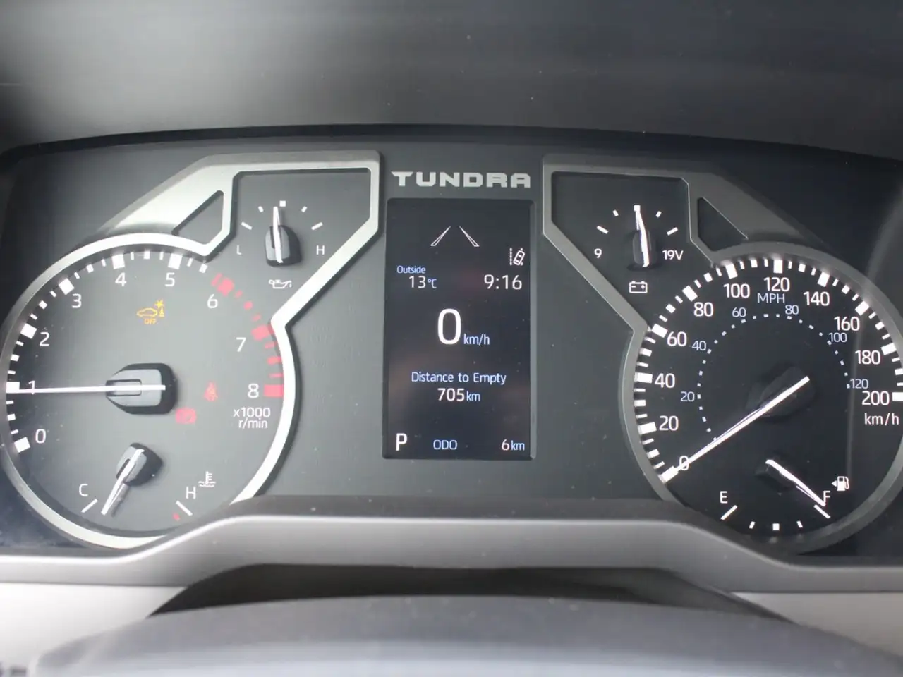 Toyota Tundra снимка Toyota Tundra