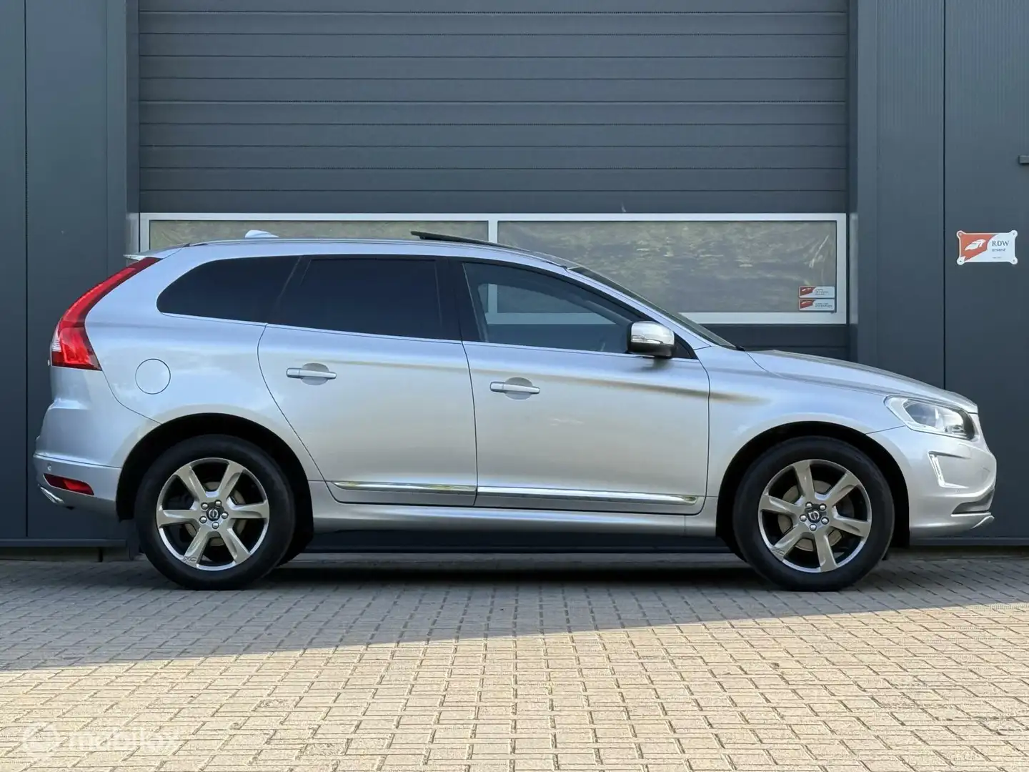 Volvo XC60 2.0 D4 FWD Summum Geartronic-8 /Panoramadak/19inch Gris - 1