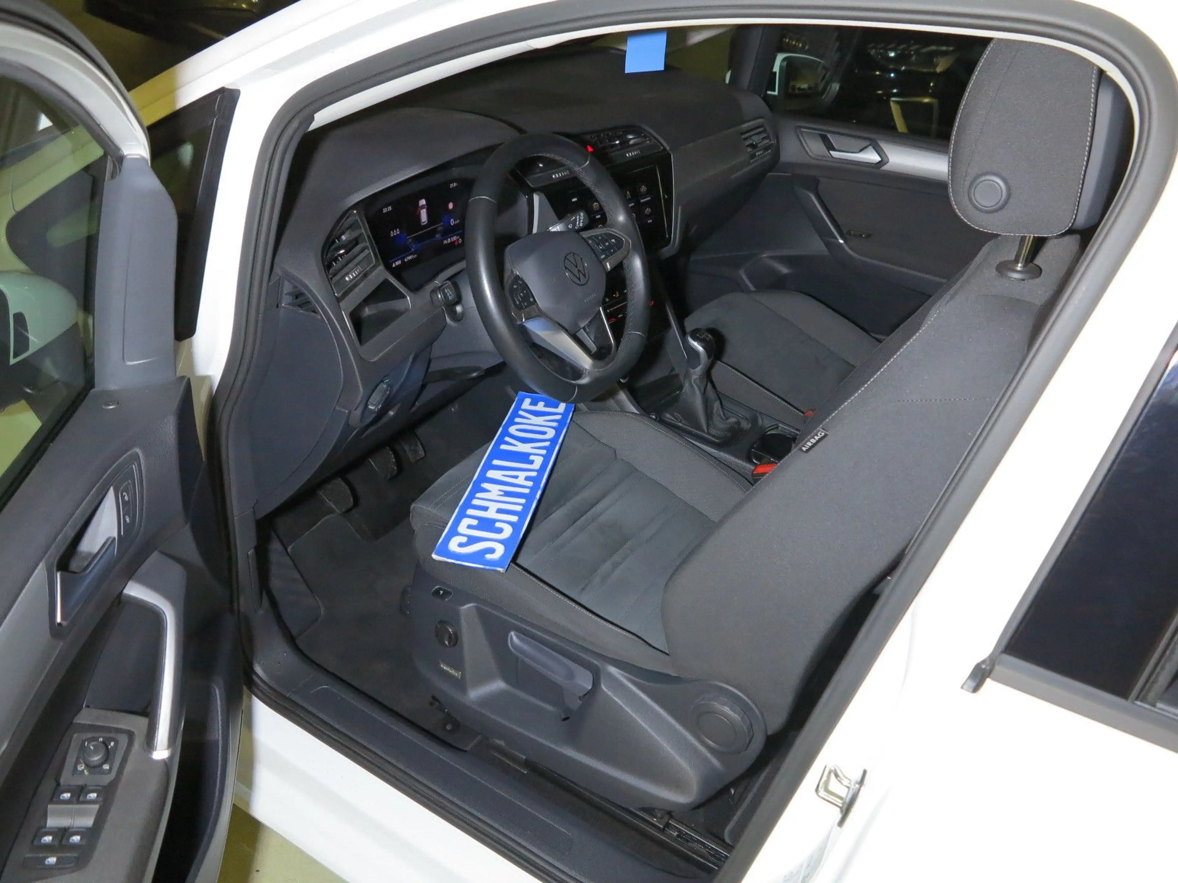 Volkswagen Touran 2.0 TDI SCR COMFORTL AHK Navi ACC DAB — photo 6