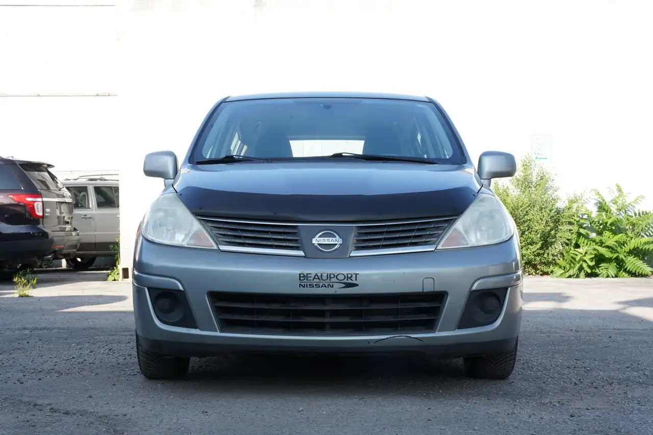 Nissan Versa снимка Nissan Versa