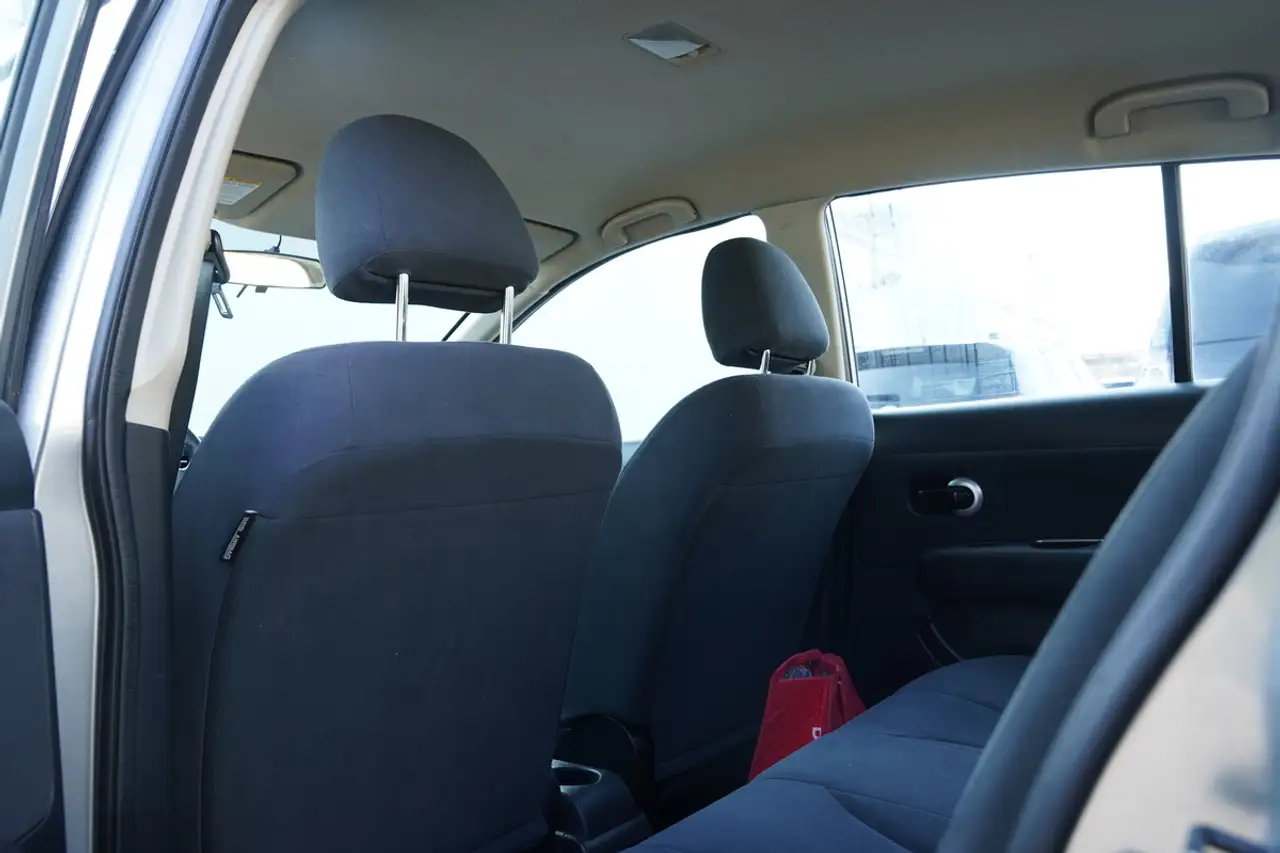 Nissan Versa снимка Nissan Versa