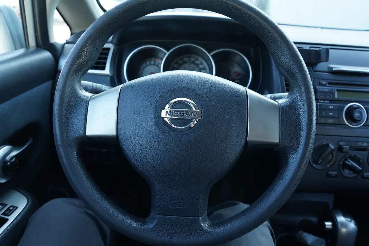 Nissan Versa снимка Nissan Versa