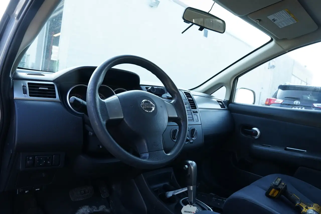 Nissan Versa снимка Nissan Versa
