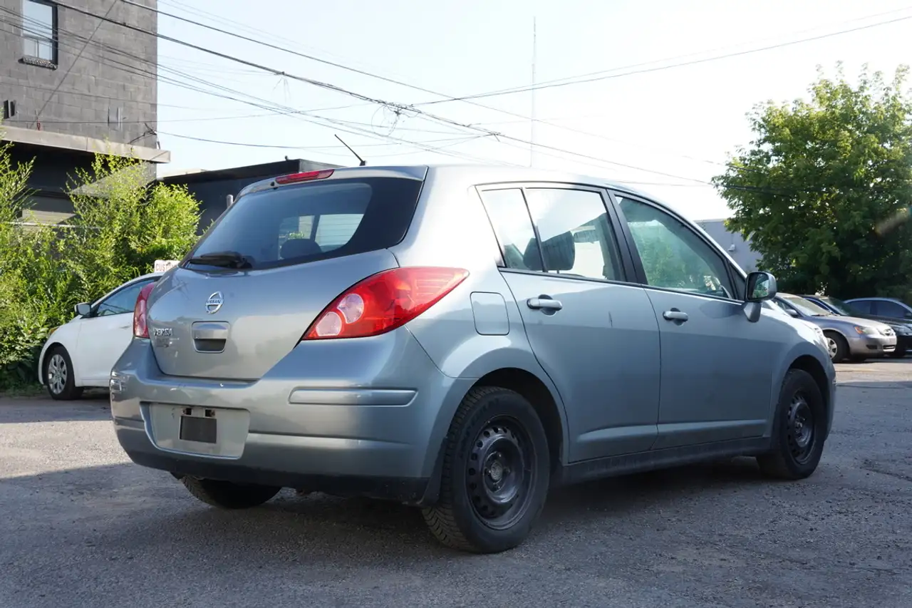 Nissan Versa снимка Nissan Versa