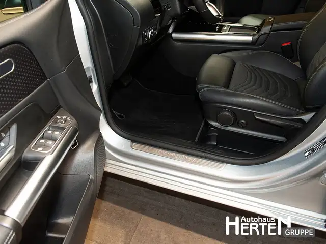Mercedes-Benz B-Class view 12