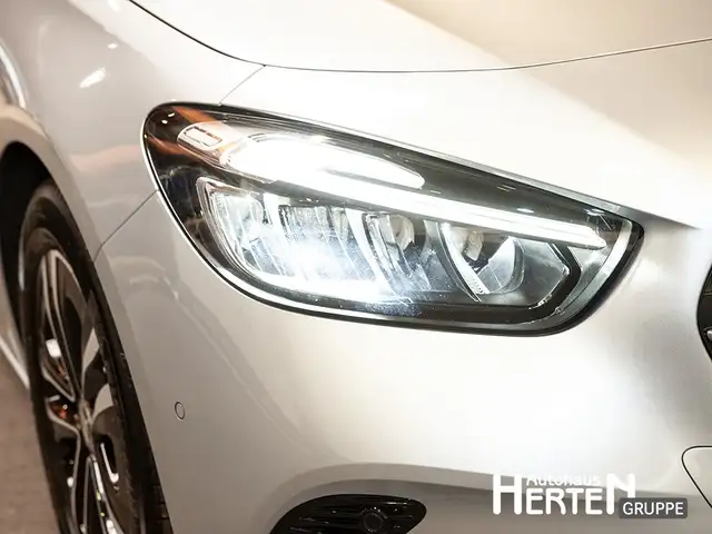 Mercedes-Benz B-Class view 13