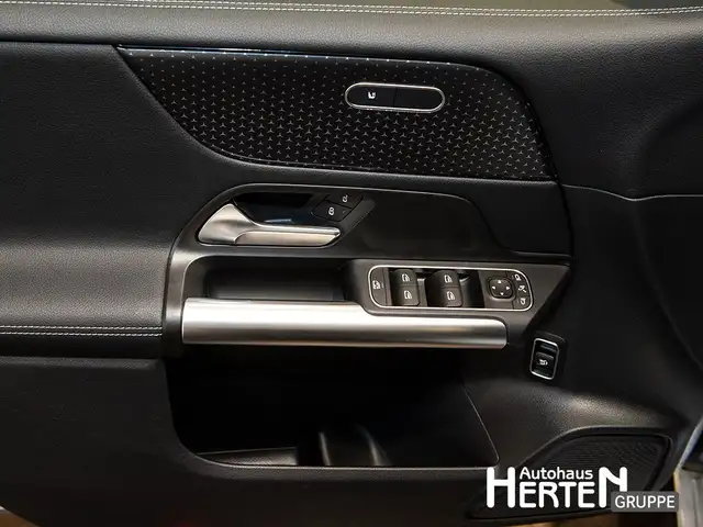 Mercedes-Benz B-Class view 9