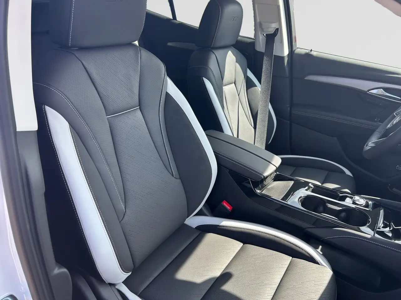 Buick Envision photo Buick Envision