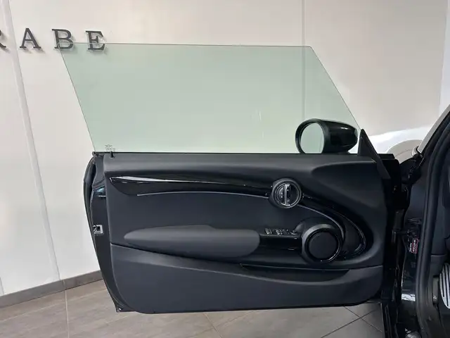 Mini Convertible view 6