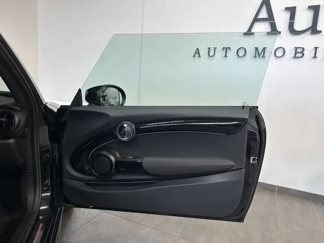 Mini Convertible view 7