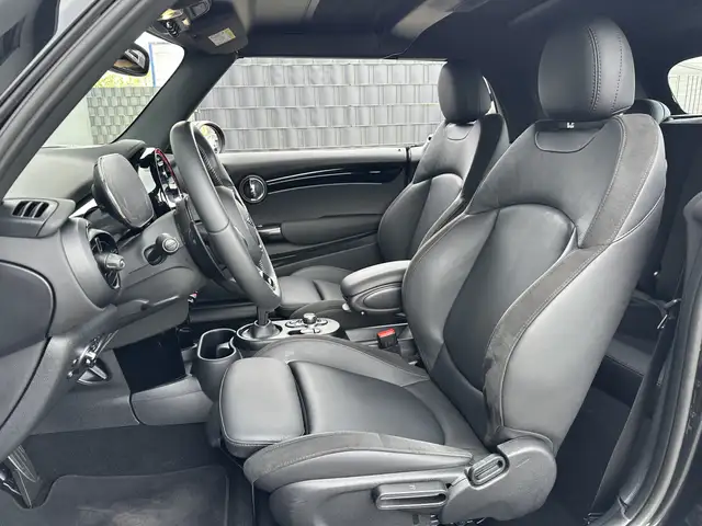 Mini Convertible view 10