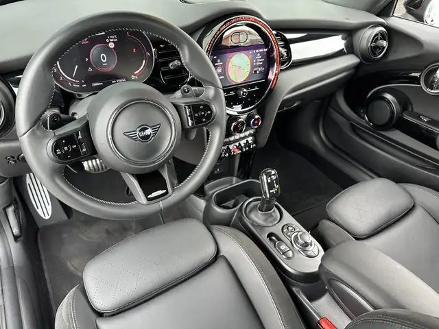 Mini Convertible view 9
