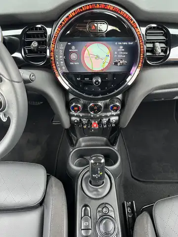 Mini Convertible view 15
