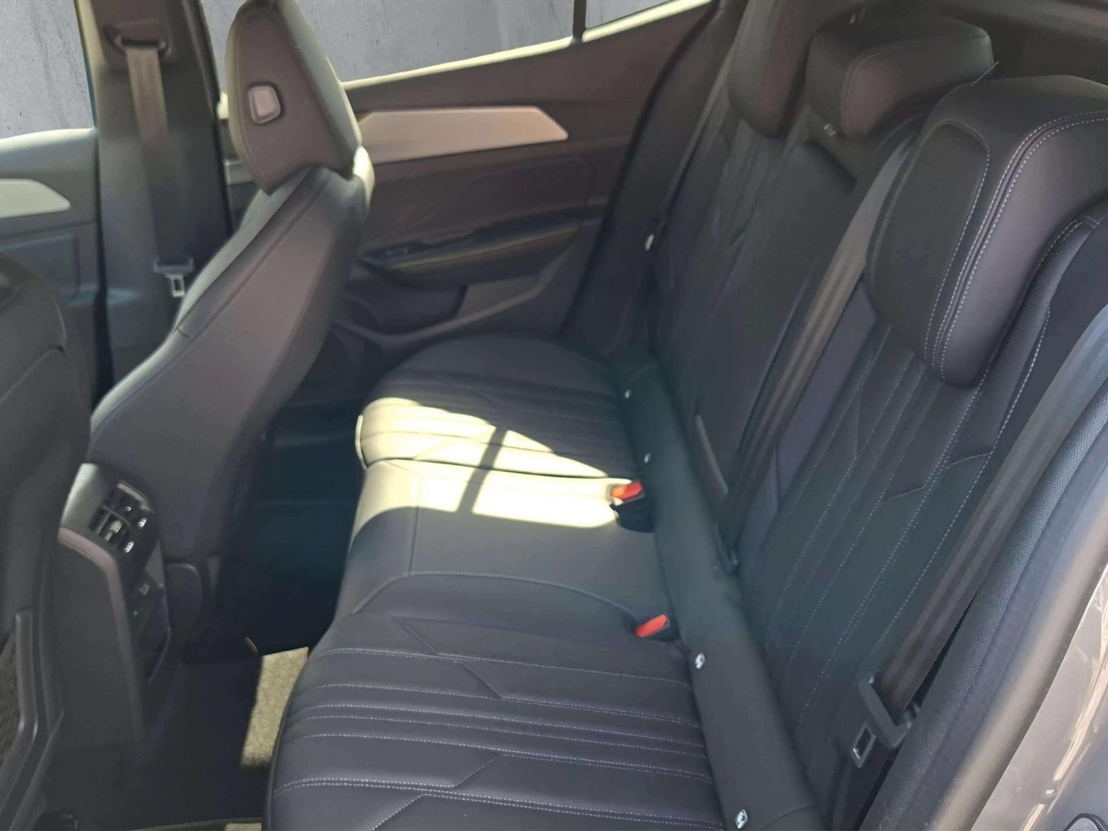 Peugeot 408 130 GT — photo 13