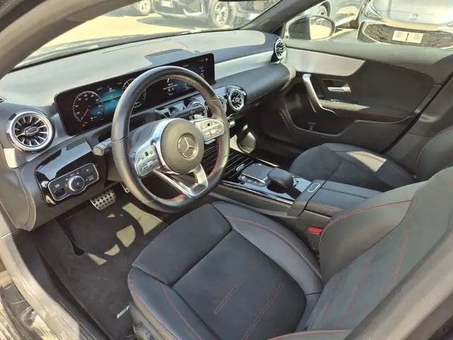 Mercedes-Benz 250 view 6
