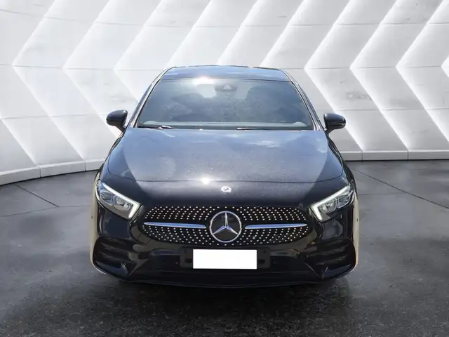 Mercedes-Benz 250 view 2