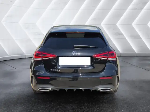 Mercedes-Benz 250 view 3