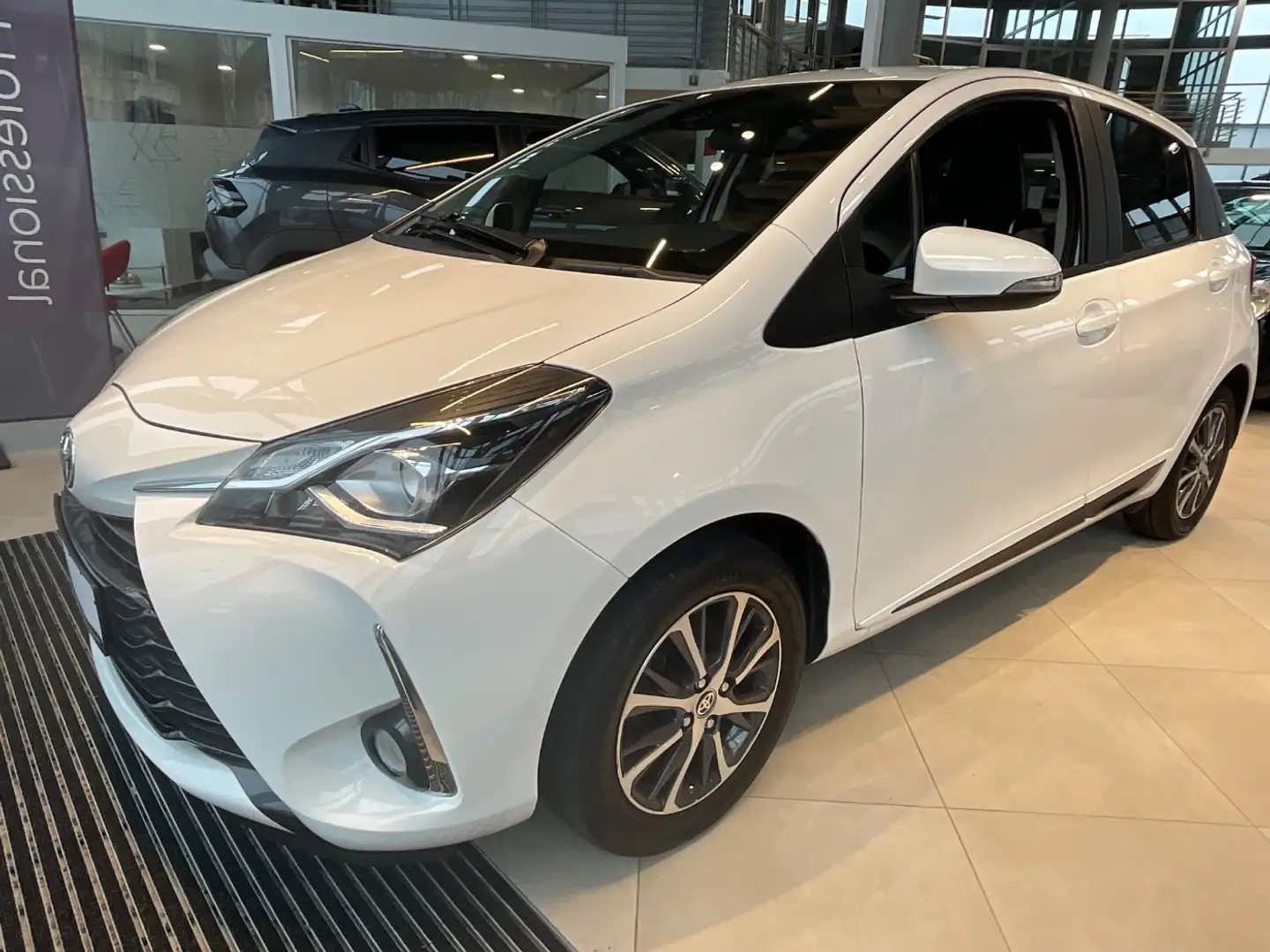 Toyota Yaris 1.5 Y20 Club Navi+SHZ+Fernlichtass.+Kam. Weiß - 2