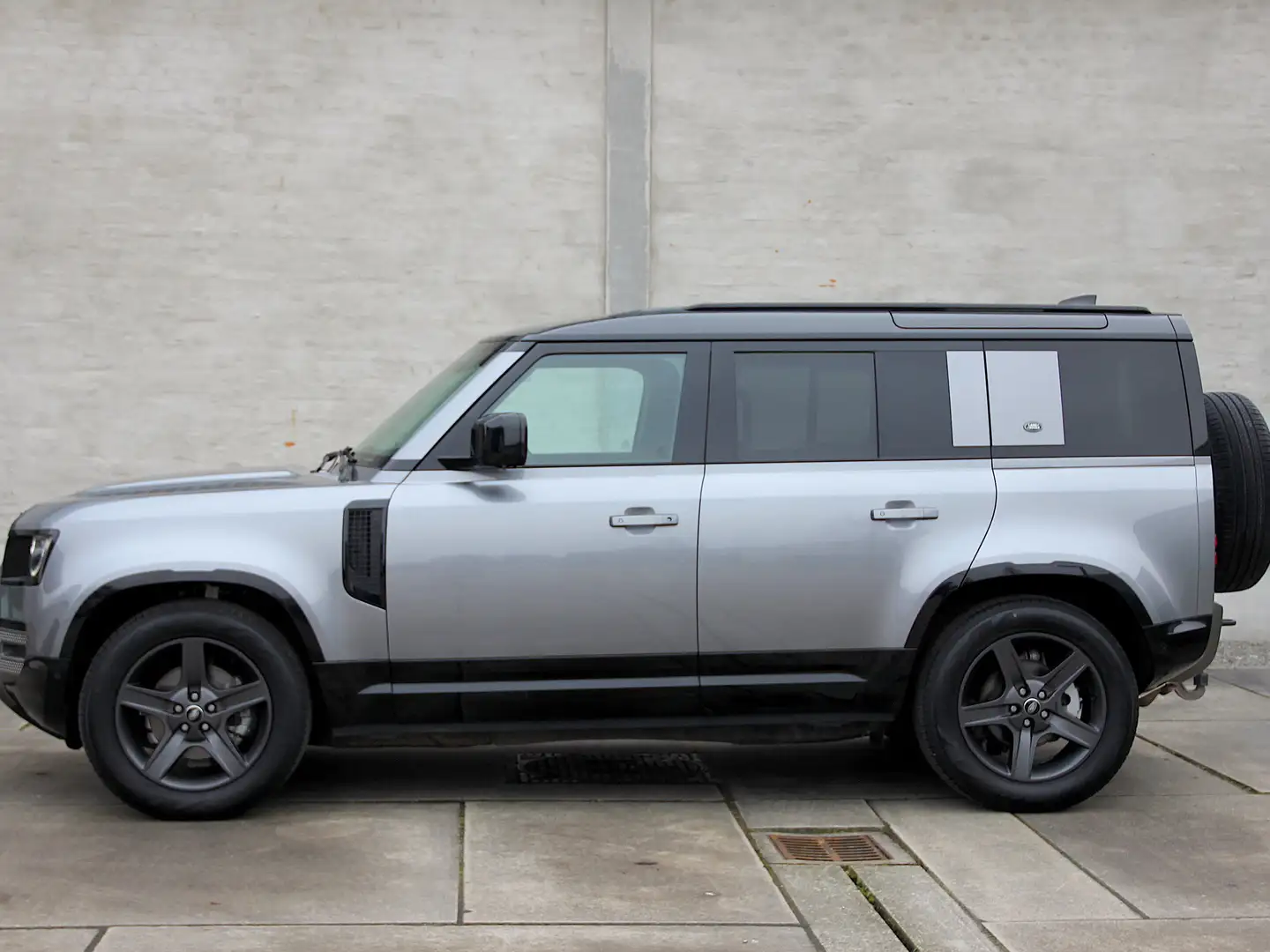 Land Rover Defender 110 3.0 D MHEV D200 X-Dynamic SE €66.000 EX BTW Grijs - 2