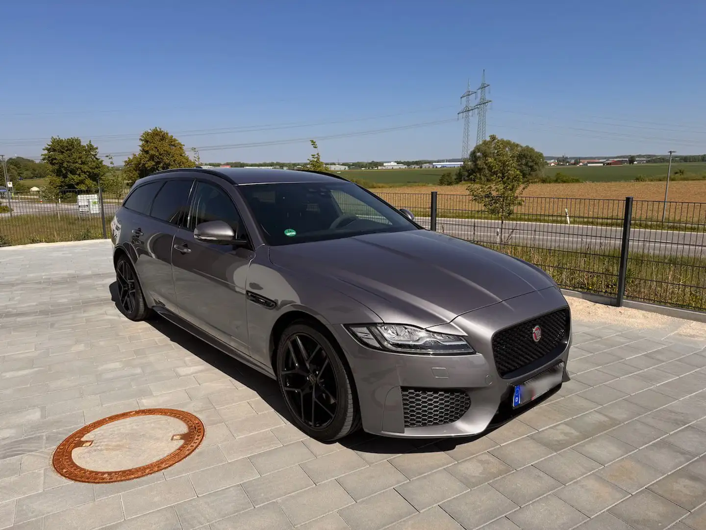 Jaguar XF XF 25d AWD Sportbrake  Aut. Chequered Flag Grau - 1