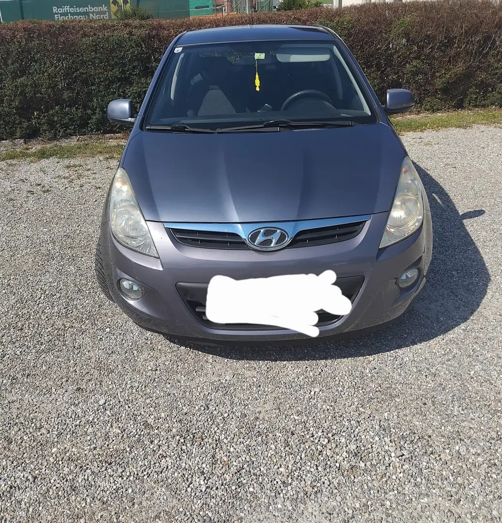 Hyundai i20 1,25 Grau - 1