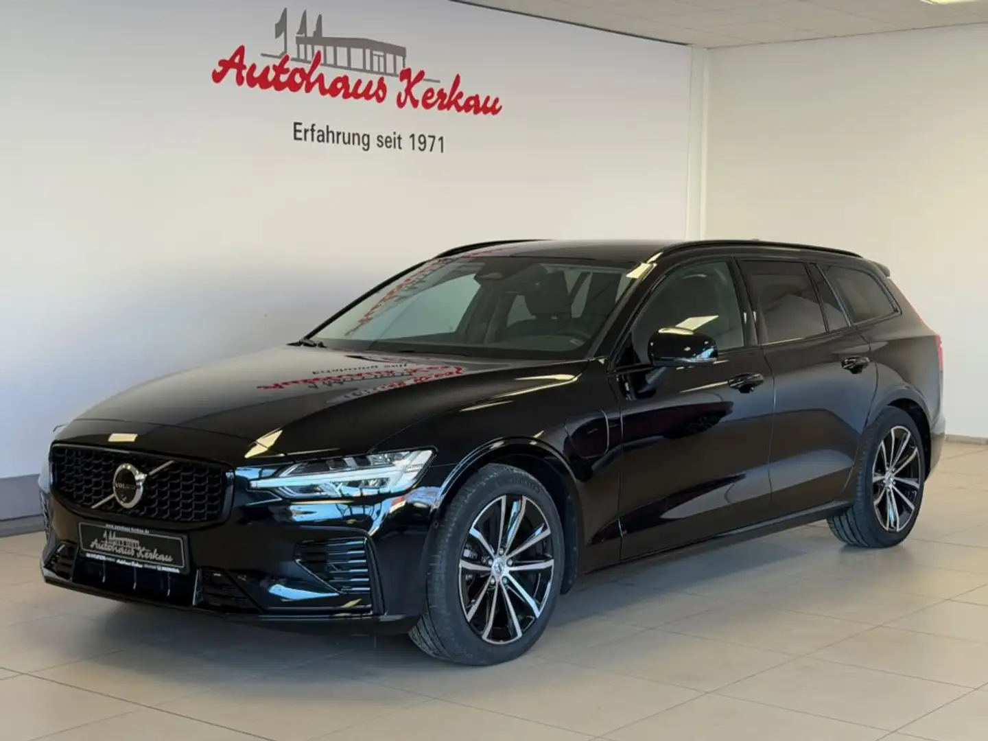 Volvo V60 T6 Plug-in Hybrid AWD Plus Dark +AHK+360°+WR Nero - 1