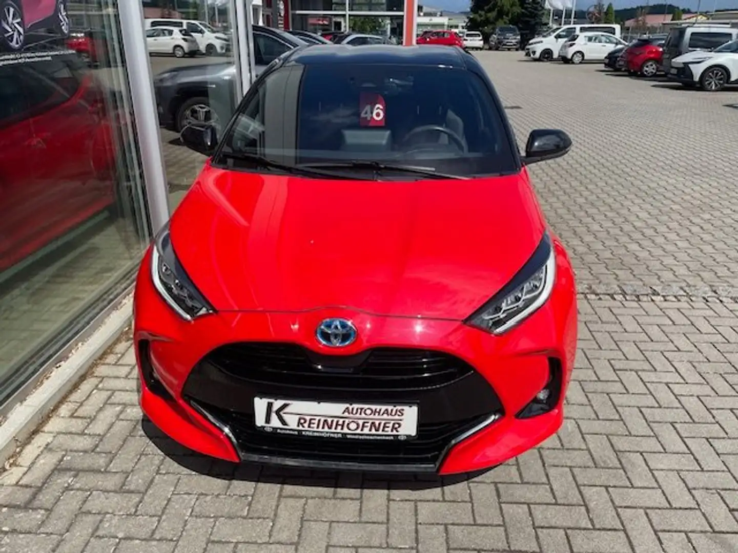 Toyota Yaris Hybrid 1.5 VVT-i Premiere Edition Rot - 2