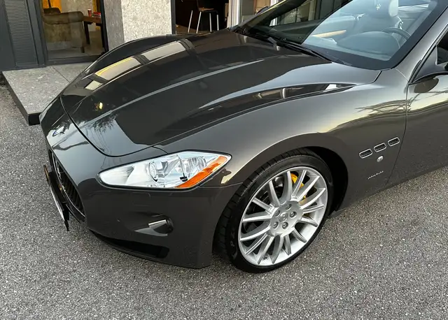 Maserati Grancabrio view 8