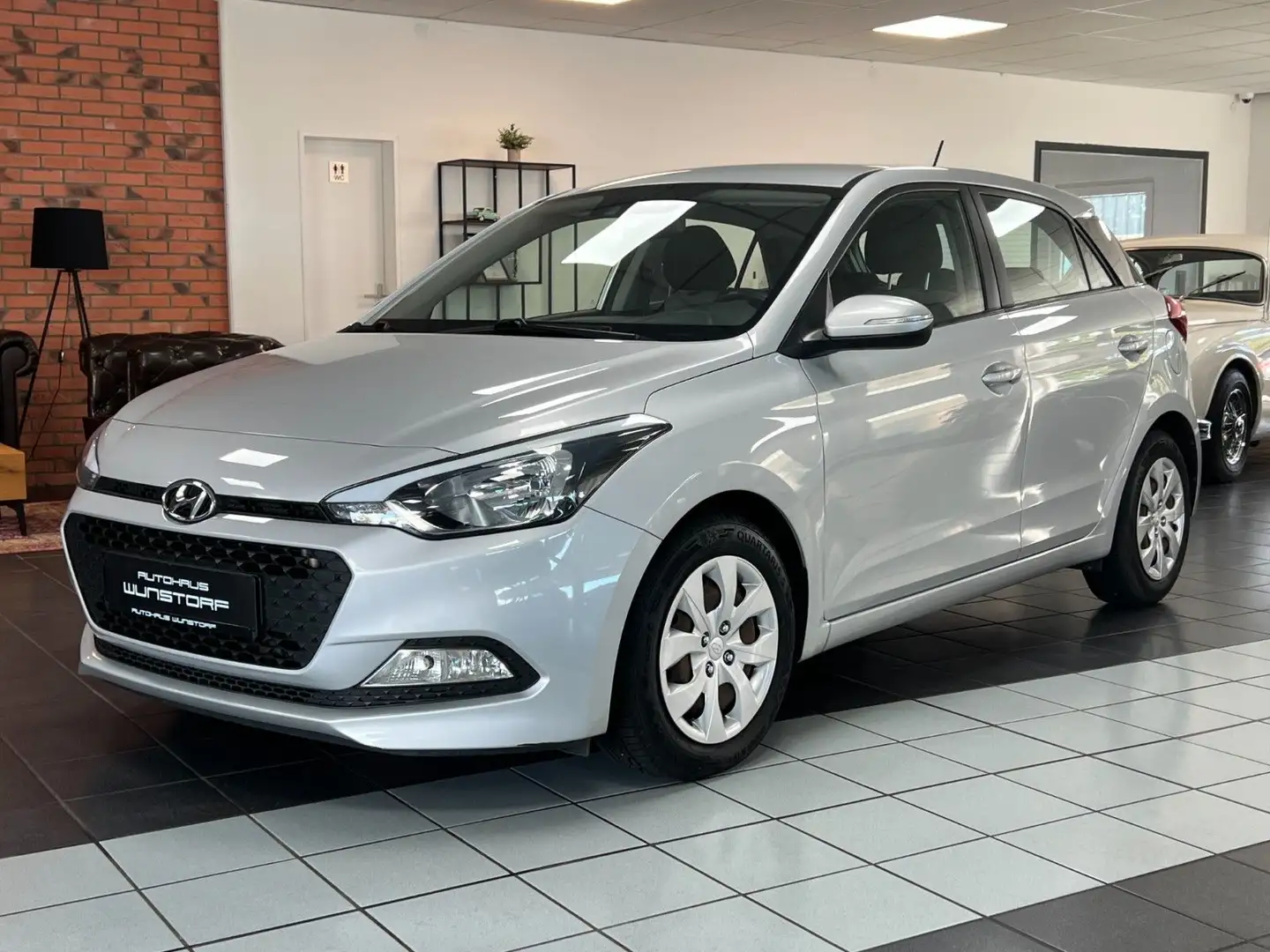 Hyundai i20 blue 1.1 CRDi KLIMA/SHZ/PDC/AUX/USB/2.HD/BT Silber - 1