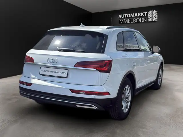 Audi Q5 view 11