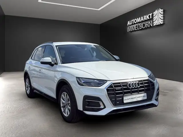 Audi Q5 view 2