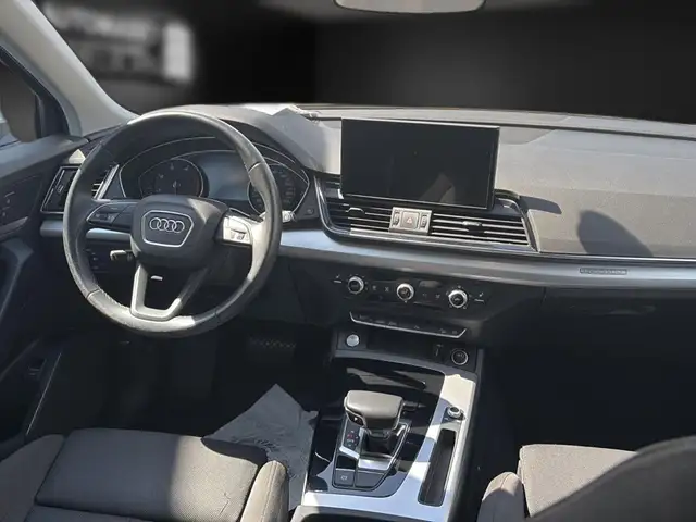 Audi Q5 view 14