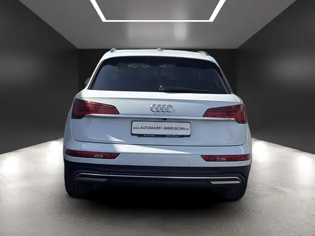 Audi Q5 view 9