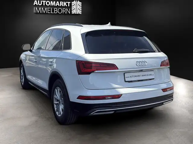 Audi Q5 view 10