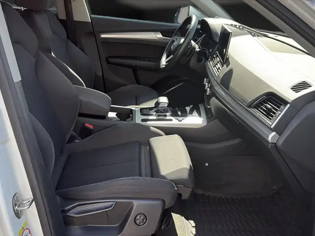 Audi Q5 view 13