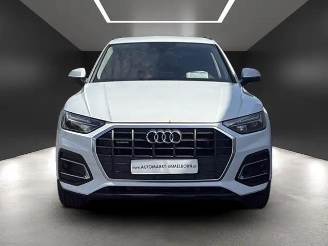 Audi Q5 view 8
