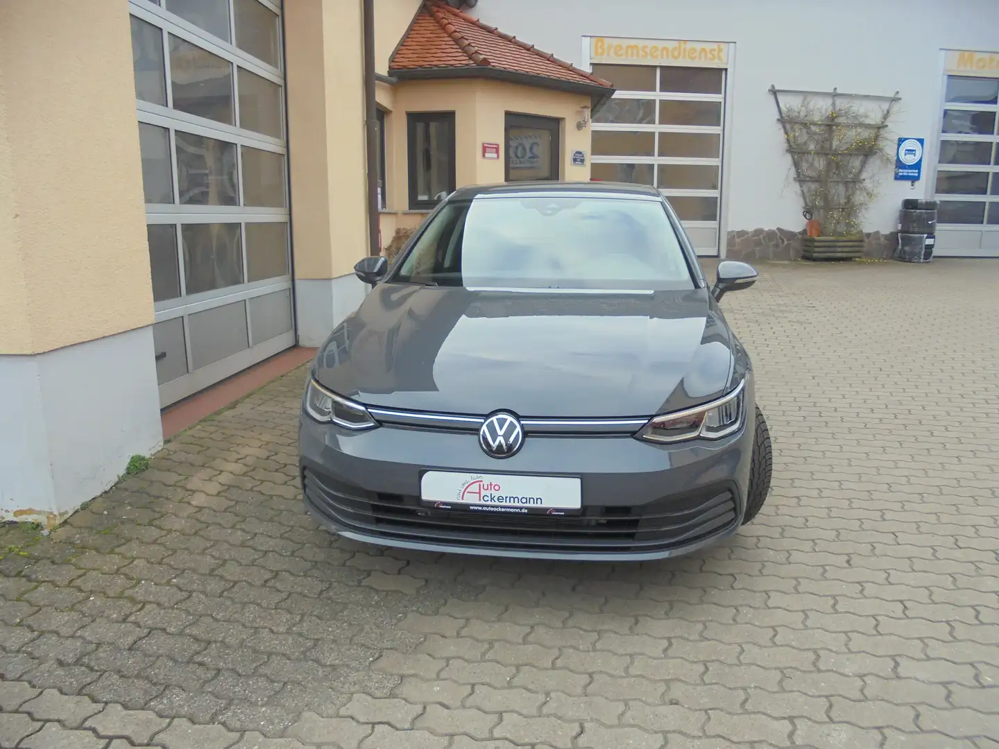 Volkswagen Golf 1.5 TSI  Life LED Keyless ACC Grijs - 2