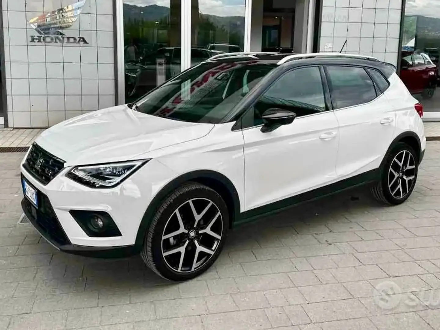 SEAT Arona 1.0TSI-FR Bianco - 1