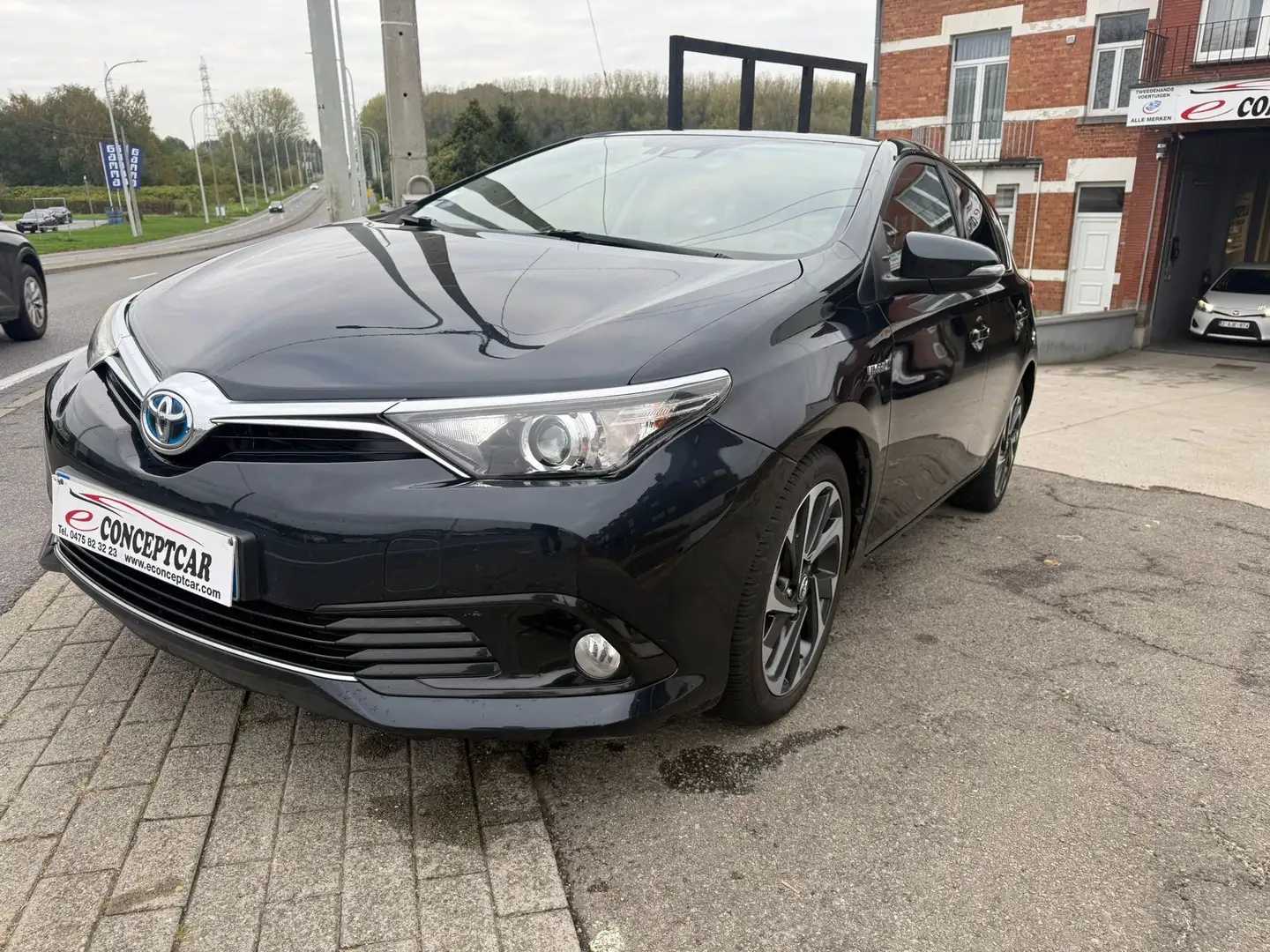 Toyota Auris Auris HEV 1.8i HSD Business E-CVT Gris - 1