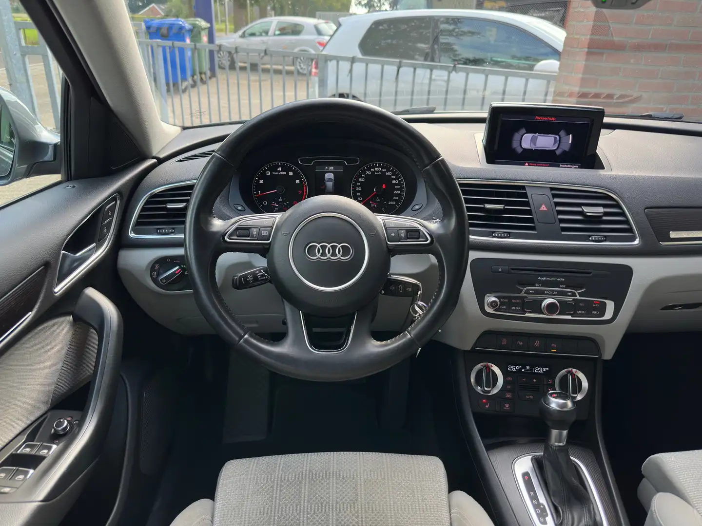 Audi Q3 2.0 TFSI quattro S Edition Grau - 2
