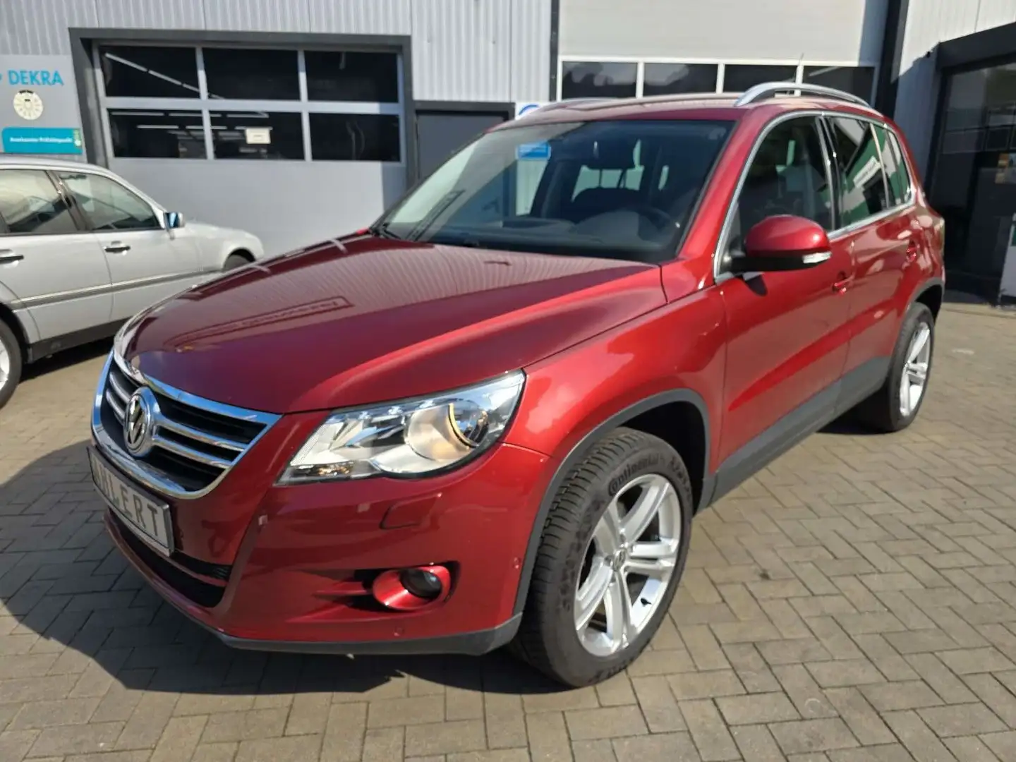 Volkswagen Tiguan Team 4Motion AHK NAVI Rood - 1