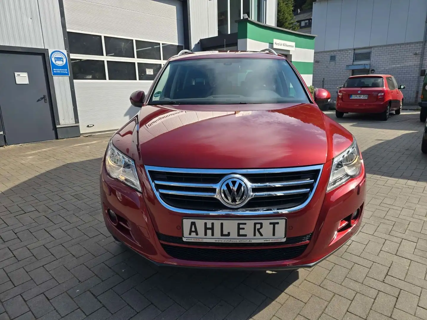 Volkswagen Tiguan Team 4Motion AHK NAVI Rood - 2