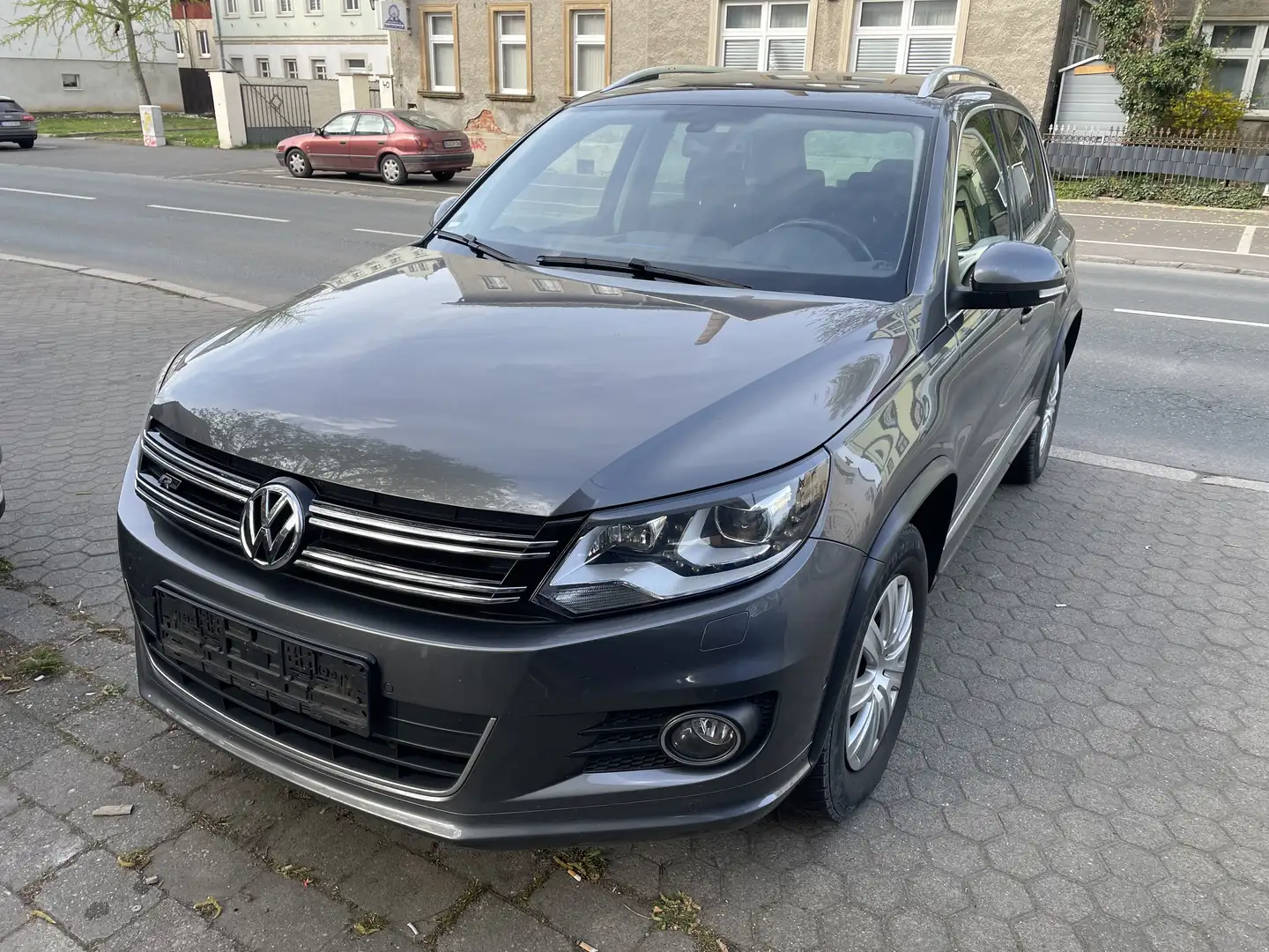 Volkswagen Tiguan 2.0 TDI SCR BlueMotion Technology Sport, R-Line Grau - 1