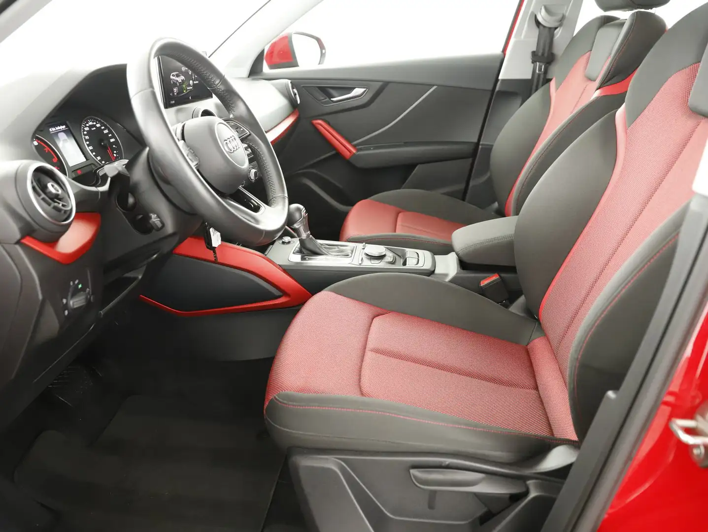 Audi Q2 40 TFSI quattro sport Rouge - 2