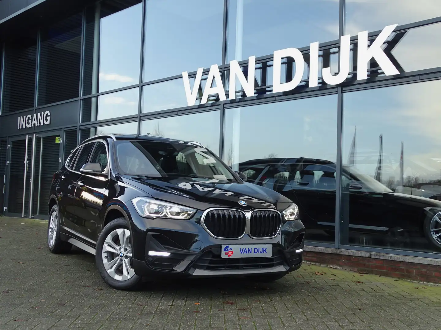 BMW X1 xDrive25e Exe. Pano.Dak Camera Elek.Stoelen ADA.LE Zwart - 1