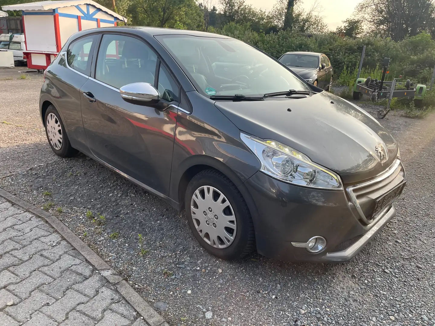 Peugeot 208 Allure Navigation Teilleder Grau - 2