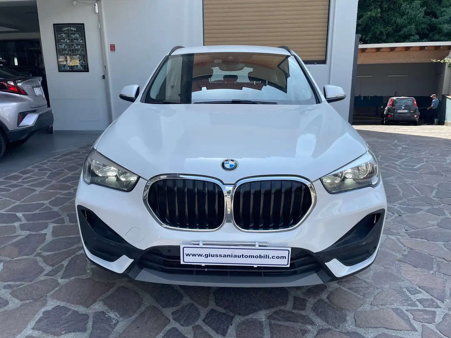 BMW X1 sdrive18i Advantage 136cv auto UNICO PROPRIETARIO Bianco - 2