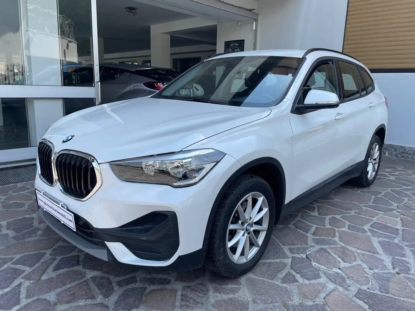 BMW X1 sdrive18i Advantage 136cv auto UNICO PROPRIETARIO Bianco - 1